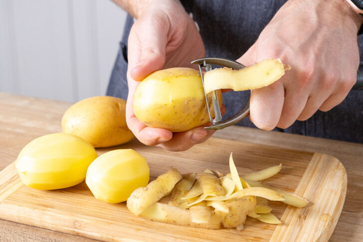 Kartoffeln schälen