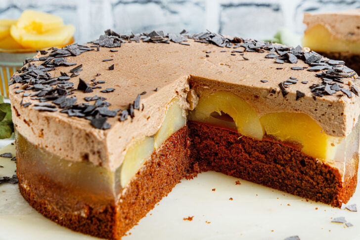 Schoko-Birnentorte mit Schokostreuseln