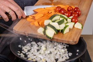 Gemüse dazugeben