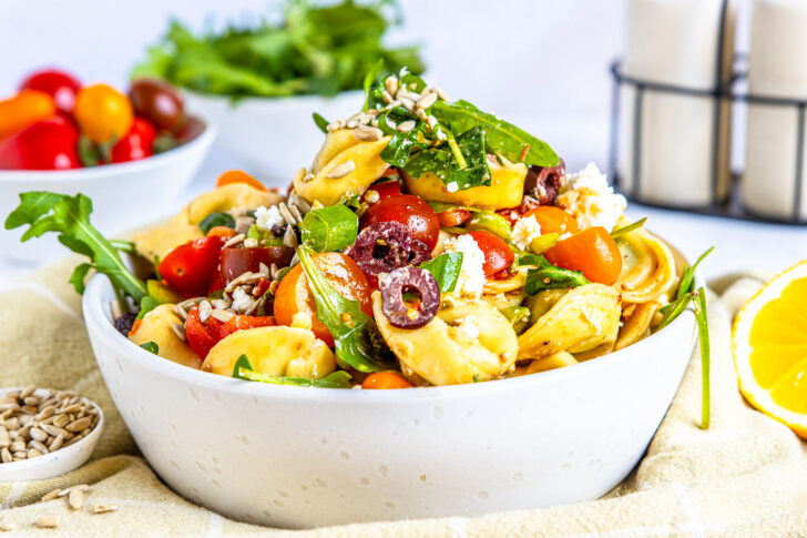 Sommerlicher Tortellinisalat mit Feta
