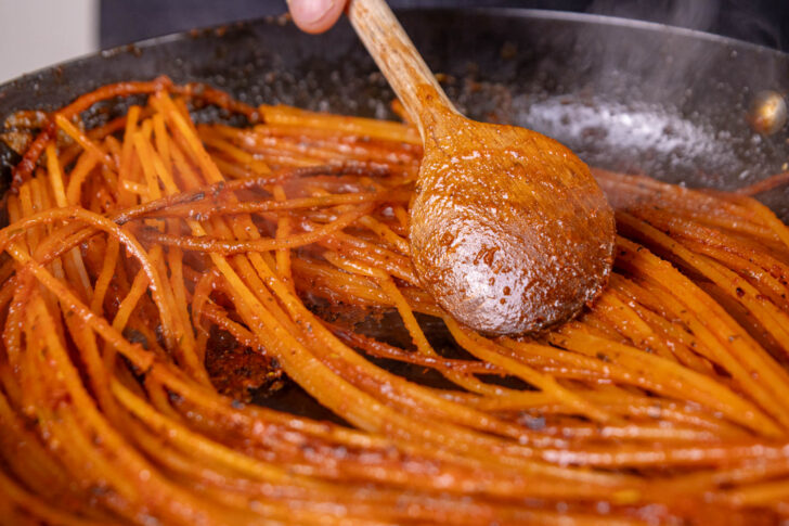 Spaghetti anbraten