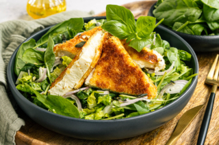 Spinatsalat mit gebackenem Feta und Dressing