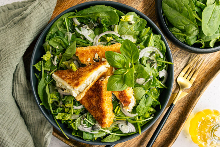 Spinatsalat mit gebackenem Feta