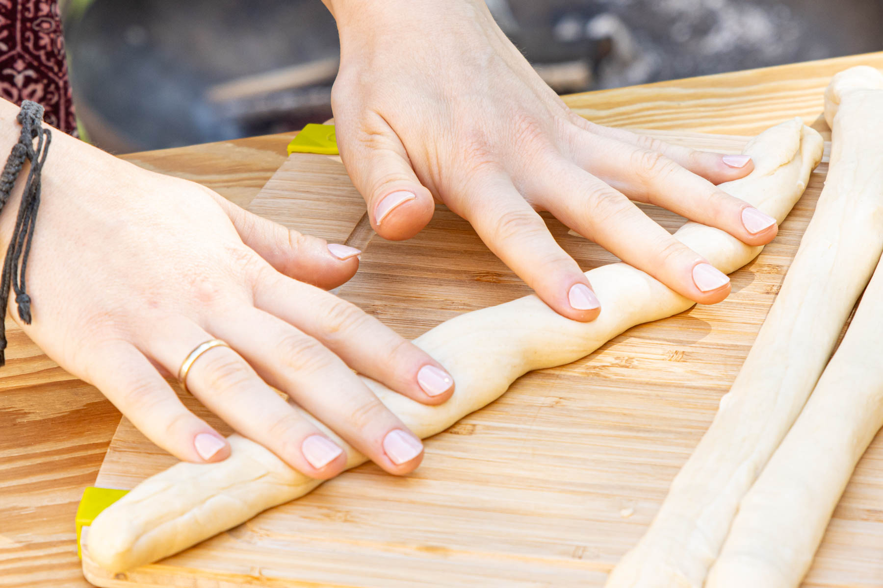 Stockbrot aus Quark-Öl-Teig