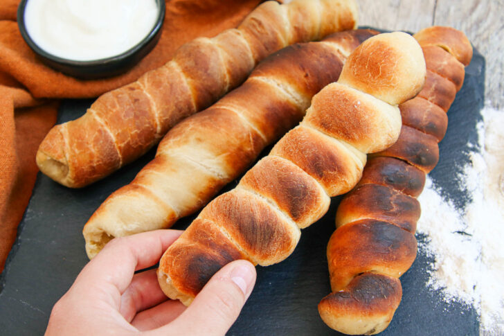 Stockbrot aus Quark-Öl-Teig