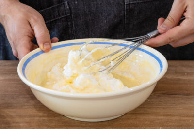 Eischnee unter den Teig heben