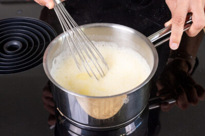 Vanillesauce verrühren