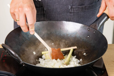 Currypaste dazugeben
