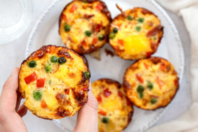 Tortilla-Muffins auf dem Teller