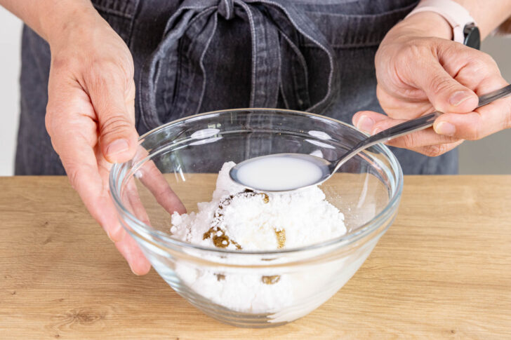 Zuckerguss anrühren