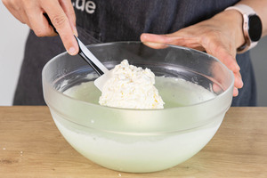 Frischkäse unterheben