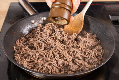 Hackfleisch anbraten und würzen