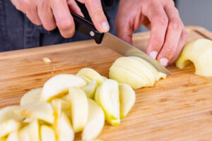 Äpfel in Spalten schneiden