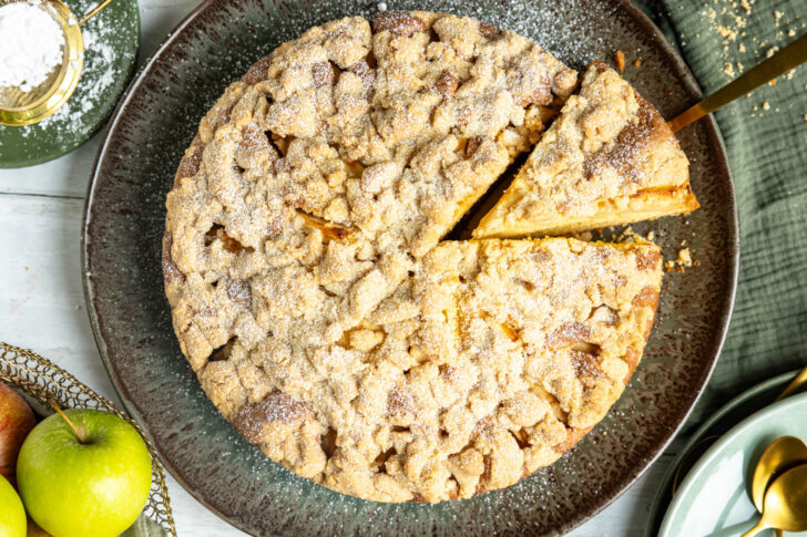 Apfelkuchen mit Rührteig und Pudding