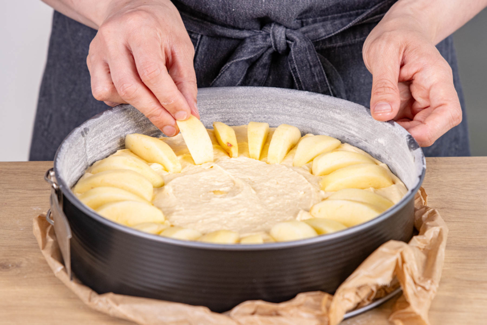 Apfelkuchen mit Rührteig und Pudding | Rezept