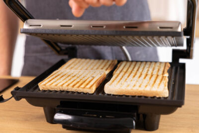 Toastscheiben grillen