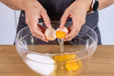 Eier aufschlagen