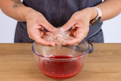 Gelatine zum Himbeermus geben