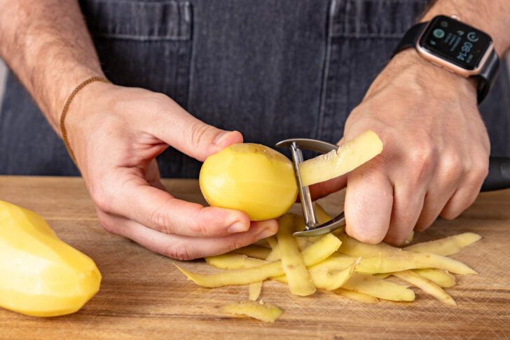 Kartoffeln schälen