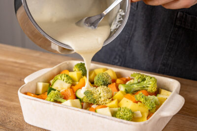 Bechamelsauce darüber gießen
