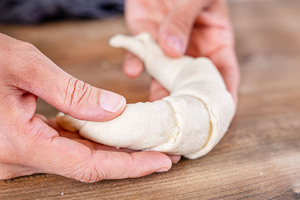 Croissant in Form bringen