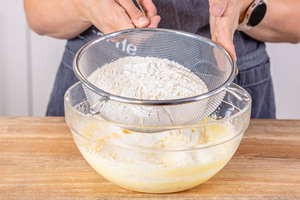 Mehl sieben