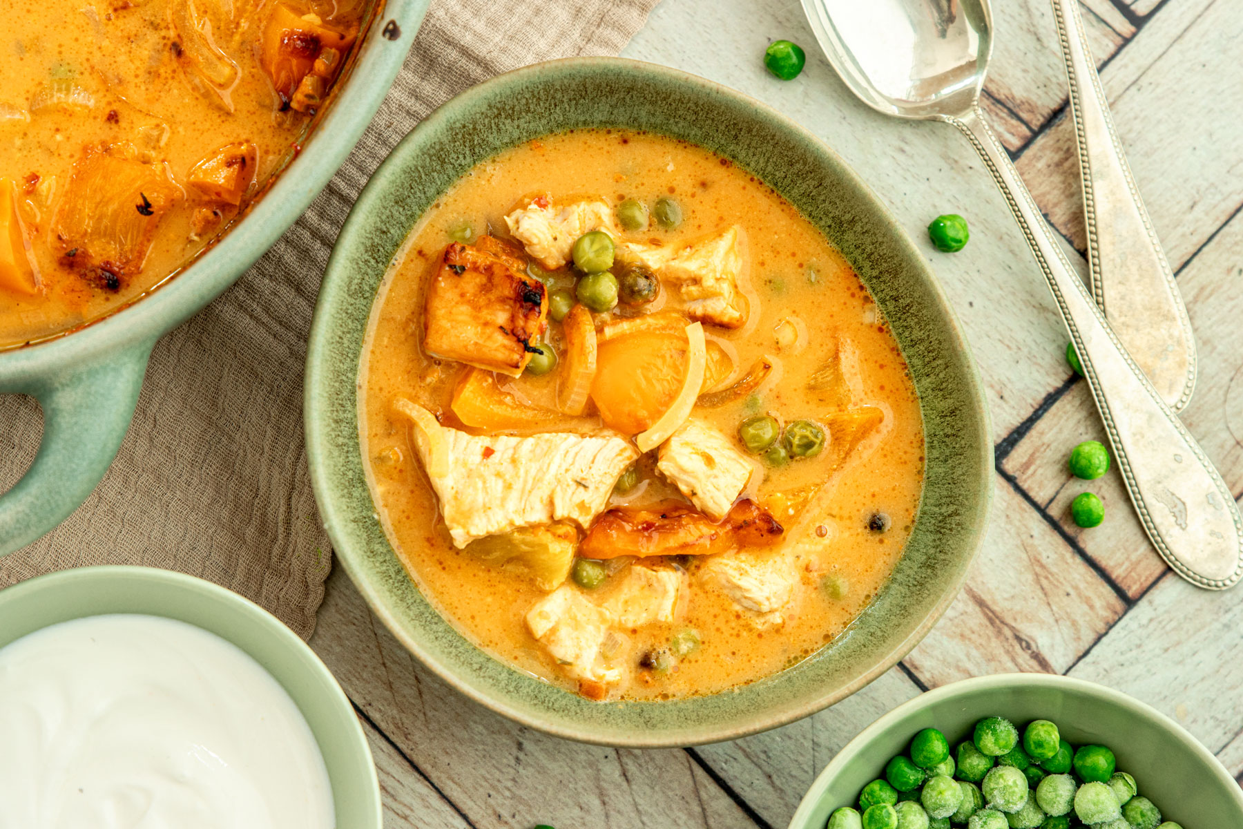 Einfache Ofensuppe mit Hähnchen und Ananas