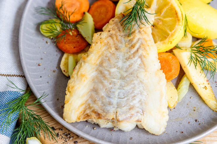 Fischfilet braten und servieren