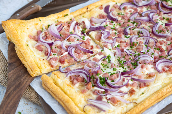 Flammkuchen mit Blätterteig