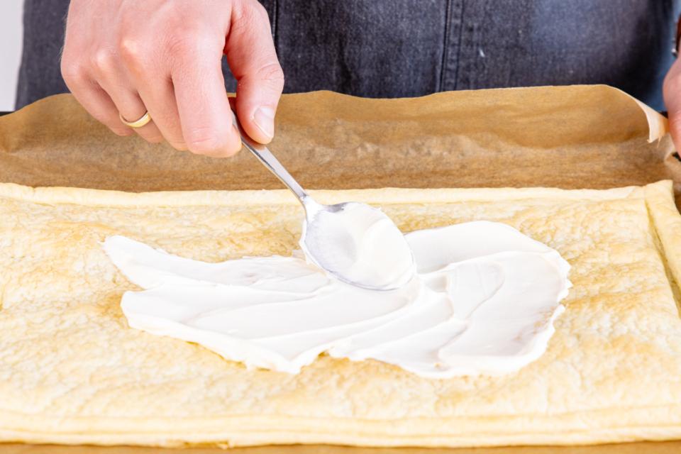 Flammkuchen mit Blätterteig | Rezept