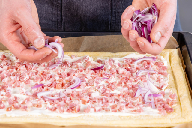 Flammkuchen mit Blätterteig | Rezept