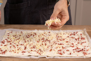 Käse verteilen.