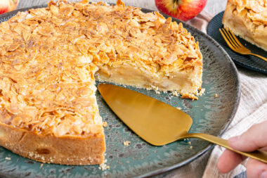 Florentiner Apfelkuchen mit Mandelkruste