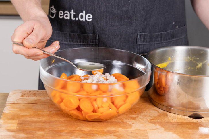 Flüssigkeit dazugeben