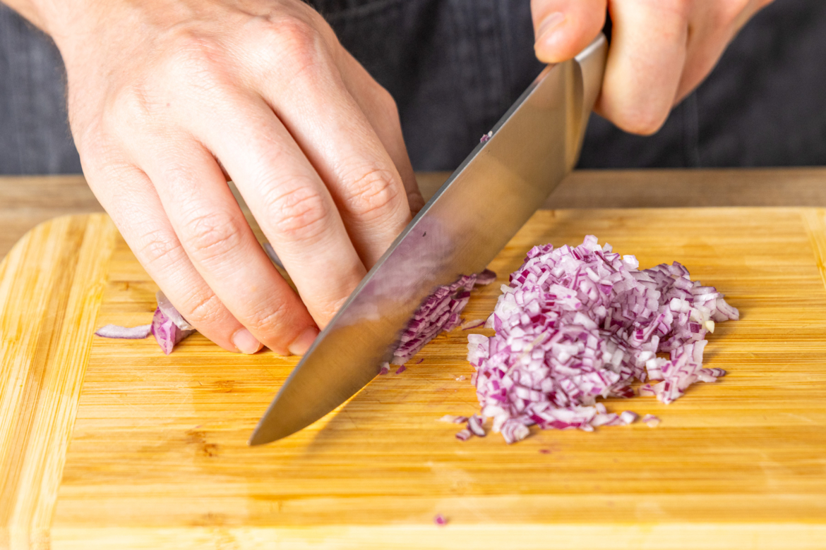 Gurkensalat mit Dill und saurer Sahne