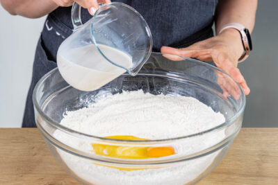 Hefemilch zu übrigen Zutaten geben