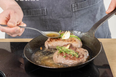 Fleisch mit Fett übergießen