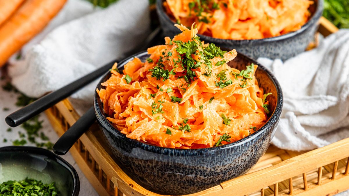 Karottensalat mit Sahne | Rezept