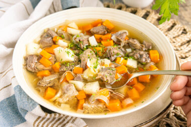 klassische Rindersuppe