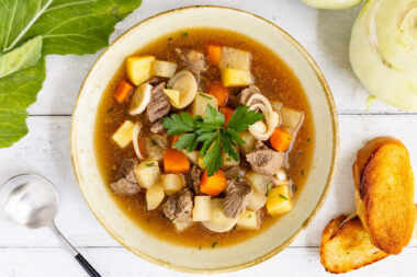 Kohlrabi-Eintopf mit Rindfleisch