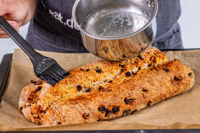 Marzipan-Quark-Stollen einbuttern
