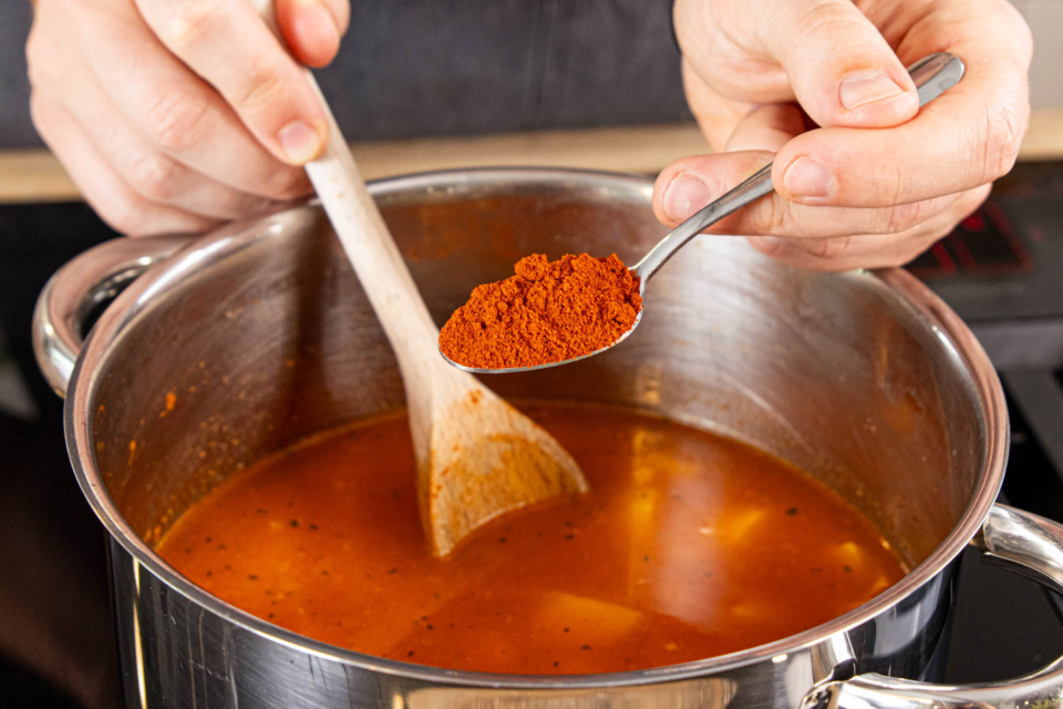 Omas vegetarisches Kartoffelgulasch | Rezept