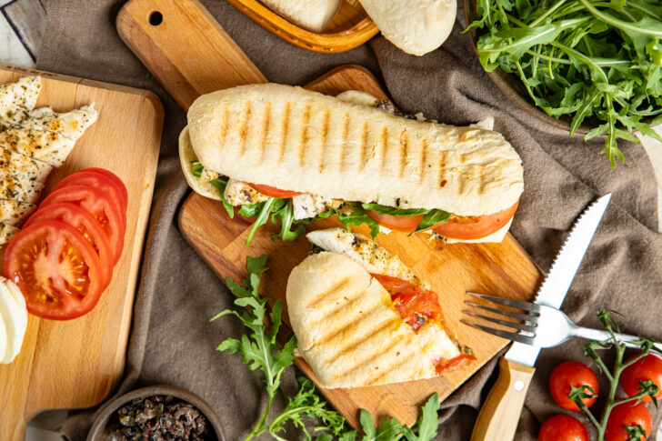 Panini mit Hähnchen aus dem Kontaktgrill