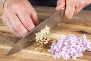 Knoblauch schneiden