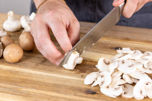 Champignons schneiden
