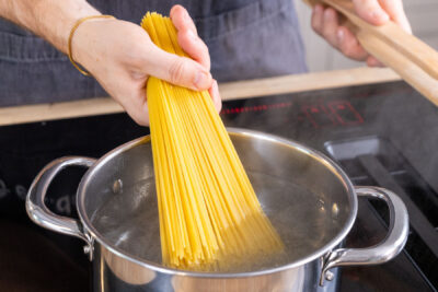 Spaghetti kochen