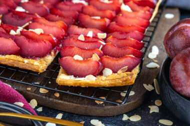 Pflaumenkuchen mit Blätterteig