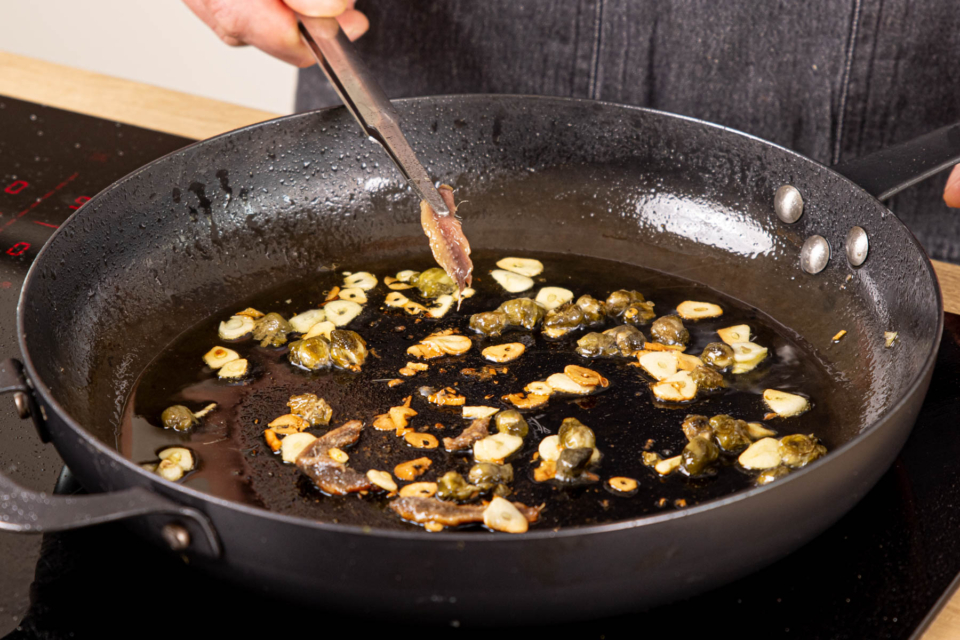 Spaghetti alla puttanesca Spaghetti alla puttanesca