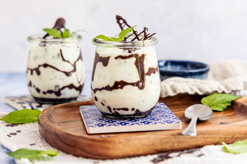 Stracciatella Creme: Dessert im Glas