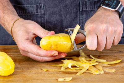 Kartoffeln schälen